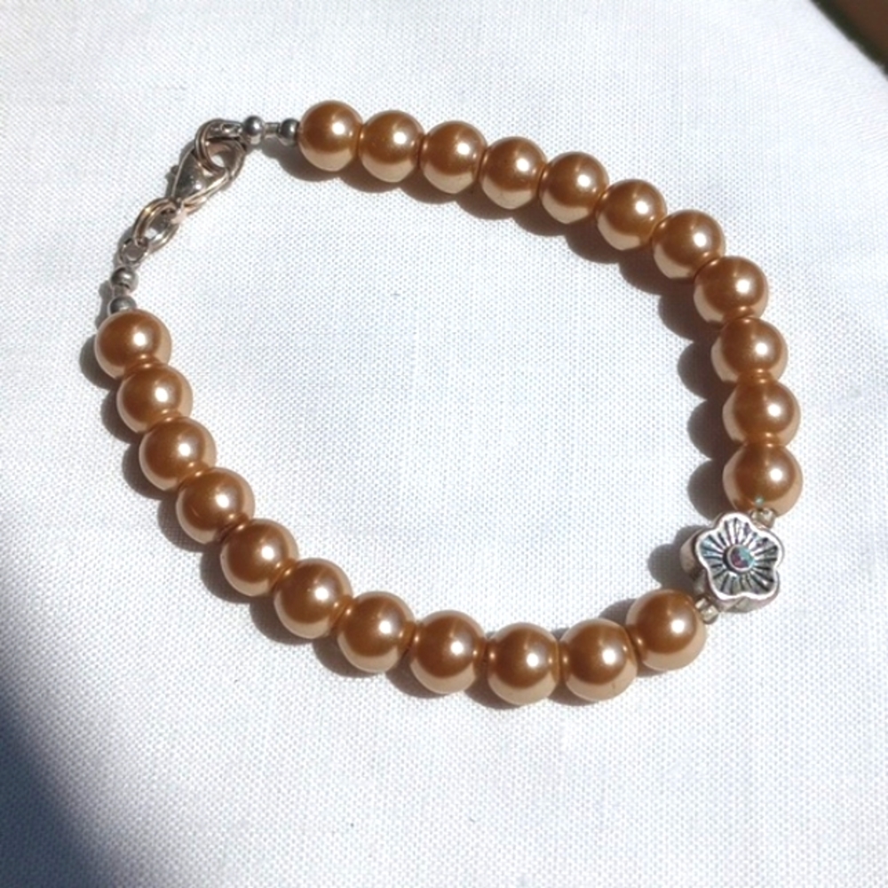 Creamy peach faux medium pearl bracelet with aurora borealis flower bead
